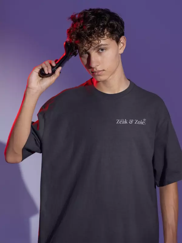 Zeak & Zoie : Lost in the space and time Black | Oversized T-Shirt